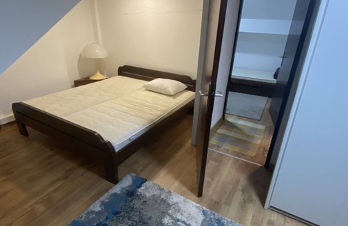 Vozdovac Apartment | apartment on the second floor, spacious, quiet, close to the center.