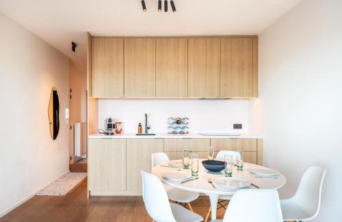 Sint-Idesbald Apartment | Apartment on Zeedijk with Stunning Sea Views
