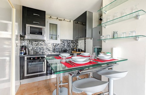 Noisy-le-Grand Apartment | Apartment overlooking the Eiffel Tower between Paris and Disneyland