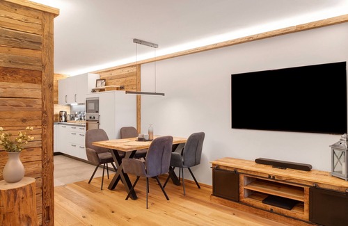 Schonbach Apartment | Apartment 'Panorama Chalets Am Pass Thurn' with Mountain View, Private Terrace and Wi-Fi