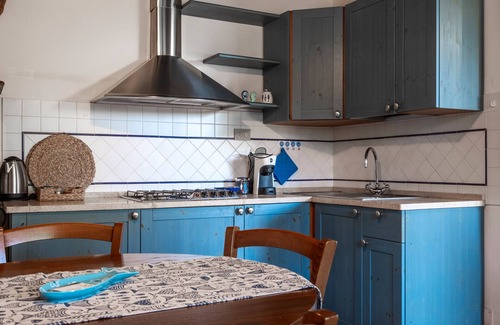 Borgo Carige Apartment | Apartment 'Pendolino' with Shared Pool, Wi-Fi and Air Conditioning