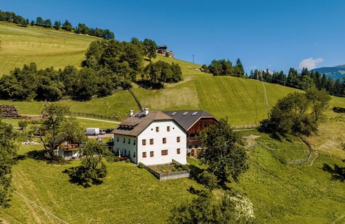 Casola Apartment | Apartment "Perfila Dolomitenblick" with Mountain View, Shared Garden & Wi-Fi