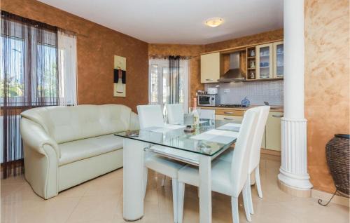 Antonci Apartment | Apartment Porec 80 With Outdoor Swimmingpool