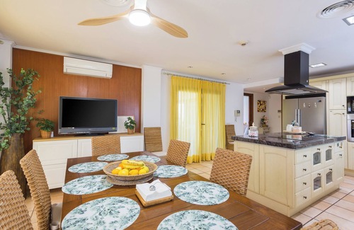 Gandia Villa | Apartment 'Resort Villa Luny' with View Over the Shared Pool, Wi-Fi and Air Conditioning