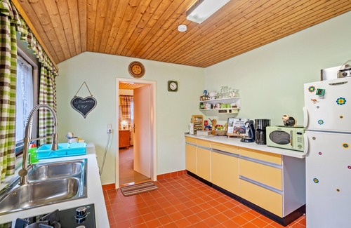 Altensteig Apartment | Apartment 'Retro Mit Schlossblick' with Mountain View, Shared Terrace and Wi-Fi