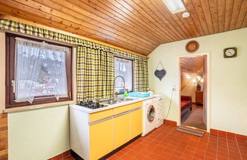 Altensteig Apartment | Apartment 'Retro Mit Schlossblick' with Mountain View, Shared Terrace and Wi-Fi