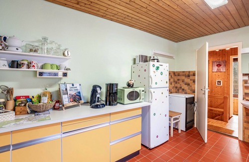 Altensteig Apartment | Apartment 'Retro Mit Schlossblick' with Mountain View, Shared Terrace and Wi-Fi