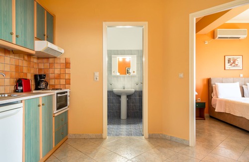 Vlachata Apartment | Apartment "Ria 1" with Sea View, Balcony & Wi-Fi