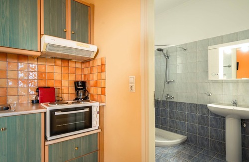 Vlachata Apartment | Apartment "Ria 1" with Sea View, Balcony & Wi-Fi