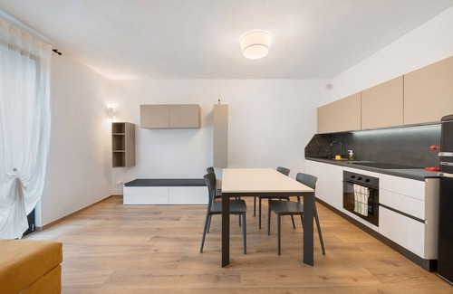 Moconesi Apartment | Apartment 'Robin' with Shared Garden, Wi-Fi and Air Conditioning