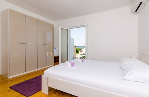 Banici House | Apartment & Rooms Maždin - Triple Room with Balcony and Sea View (Soba More)