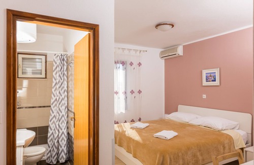 Banici House | Apartment & Rooms Villa Katarina - Double Room with Shared Balcony 2