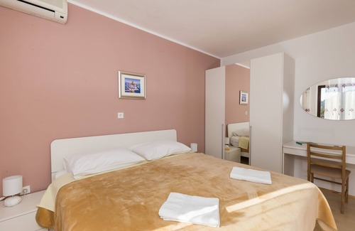 Banici House | Apartment & Rooms Villa Katarina - Double Room with Shared Balcony 2