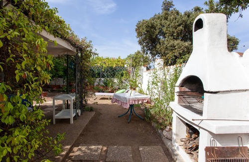 Siniscola Apartment | Apartment 'Rosalba House Mare' with Mountain View, Garden & A/C