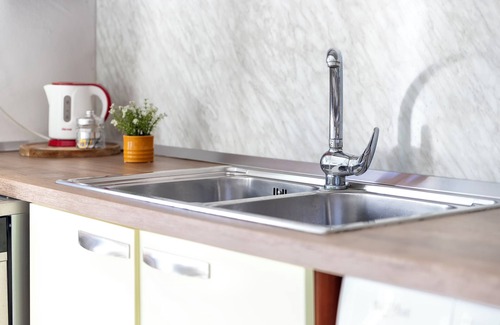 Pivarada Apartment | Apartment 'Rosas' with Private Terrace, Private Garden and Wi-Fi