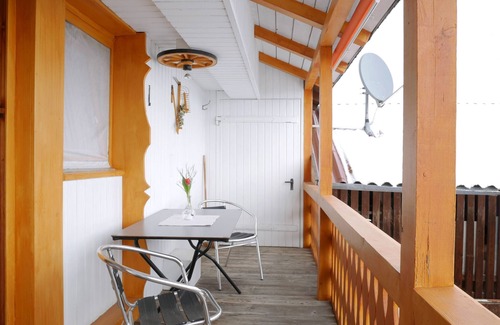Weilheim Apartment | Apartment 'Rose' with Shared Garden, Balcony and Wi-Fi