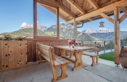 Brie Apartment | Apartment "Rosengarten - Heigler Hof" with Mountain View, Wi-Fi, Balcony, Sauna & Terrace