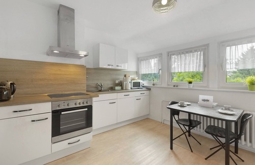 Vellmar Apartment | Apartment 'Ruhepol, 75qm' with Shared Pool, Shared Garden and Wi-Fi