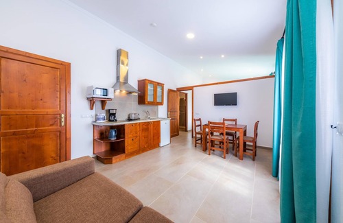 Ariany Apartment | Apartment 'S Hort Can Capità Estudio Balcón 8' close to the Sea with Shared Pool & Wi-Fi