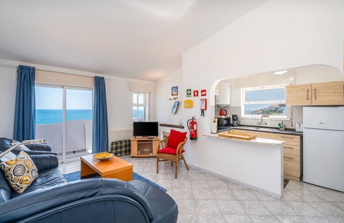Salema Apartment | Apartment 'Salema Amazing View' with Sea View, Balcony and Wi-Fi