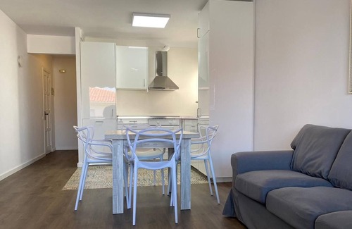 Sant Salvador Apartment | Apartment 'San Salvador' with Wi-Fi and Air Conditioning