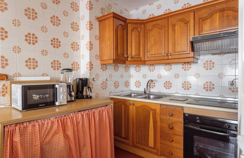 Almunecar Apartment | Apartment Sea-front by Beach with Pool & Wi-Fi