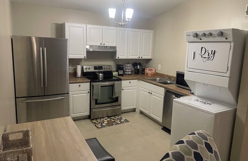 Brent Apartment | apartment~sleep6~22 min 2 Beach~Self check in~BBQ