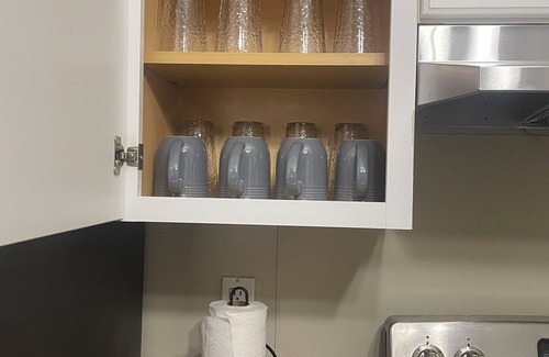 Brent Apartment | apartment~sleep6~22 min 2 Beach~Self check in~BBQ