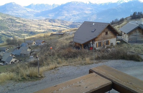 Reallon Apartment | apartment sleeps 6 near the slopes beautiful view of the valley