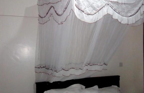 Mbotela Apartment | Apartment Sleeps 6 with Free Parking