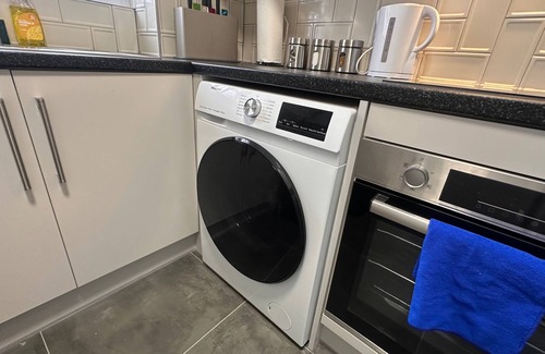 Dagenham Apartment | Apartment - Sleeps 4 - City Base - District Line