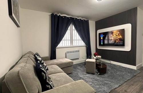 Dagenham Apartment | Apartment - Sleeps 4 - City Base - District Line