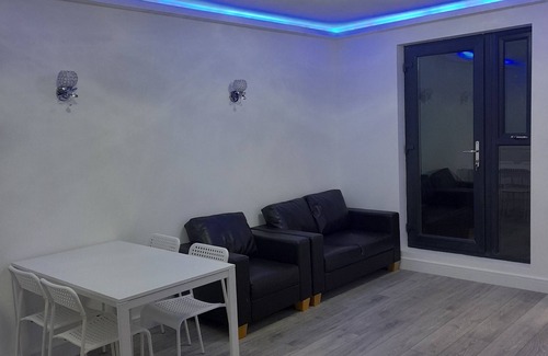 Hendon Apartment | Apartment - Sleeps up to 5 & on-street parking