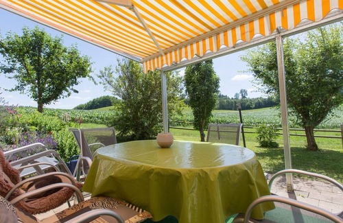 Wangen im Allgaeu Apartment | Apartment 'Sonnenschein, 90qm' with Shared Terrace, Shared Garden and Wi-Fi