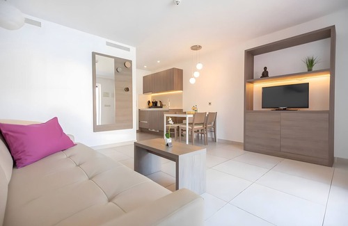 Cala Agulla Apartment | Apartment 'Standard 18' with Shared Pool, Wi-Fi and Air Conditioning