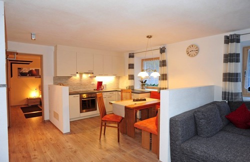 Valle Aurina Apartment | Apartment "Steinhaus XL" with Mountain View, Shared Pool & Wi-Fi