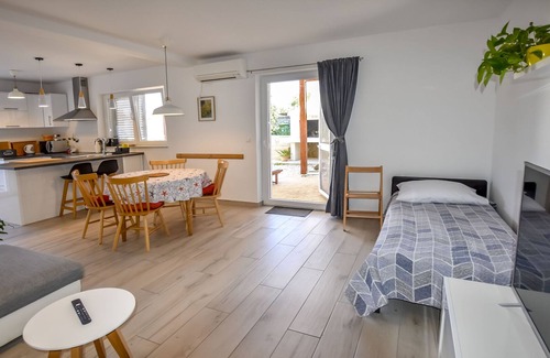 Knez Apartment | Apartment Stingray (89981-A1) - Mali Iz - island Iz