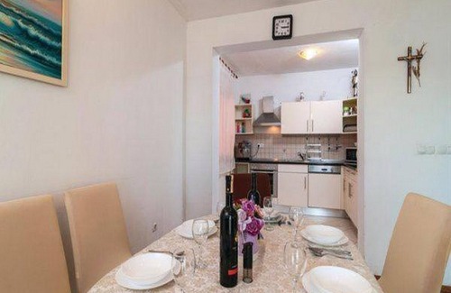 Stanici Apartment | Apartment Stipic Omis - Three Bedroom Apartment with Terrace