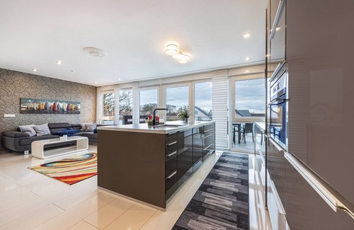 Region Hannover District Apartment | Apartment 'Studio Comfort Plus' with Balcony, direct Lake View, and Wi-Fi