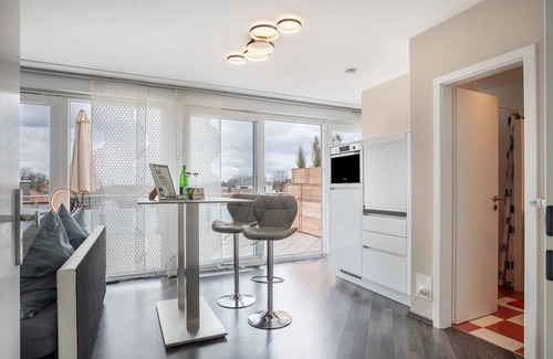 Region Hannover District Apartment | Apartment 'Studio Comfort Plus' with Balcony, direct Lake View, and Wi-Fi