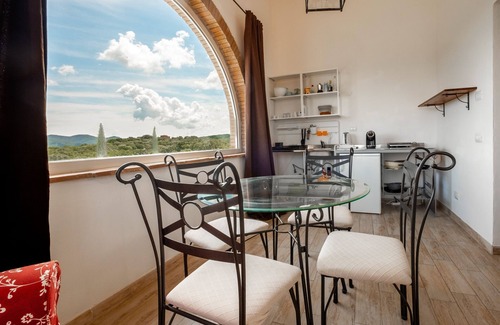 Capalbio Apartment | Apartment 'Tamerice' with Shared Pool, Wi-Fi and Air Conditioning