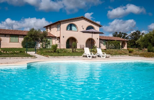 Capalbio Apartment | Apartment 'Tamerice' with Shared Pool, Wi-Fi and Air Conditioning