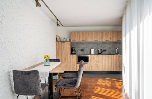 Terlano Apartment | Apartment 'Thanhammer Quarz' with Mountain View, Pool and Air Conditioning