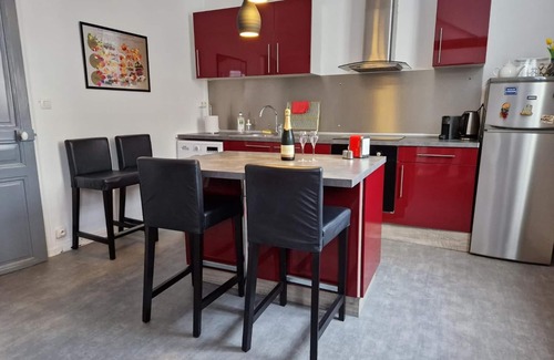 Epernay Apartment | Apartment 'The Clubhouse - Hypercentre Épernay' with Mountain View and Wi-Fi