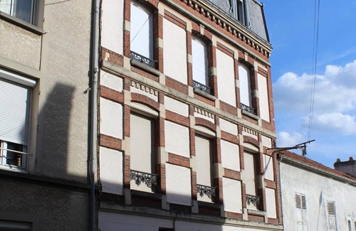 Epernay Apartment | Apartment 'The Clubhouse - Hypercentre Épernay' with Mountain View and Wi-Fi