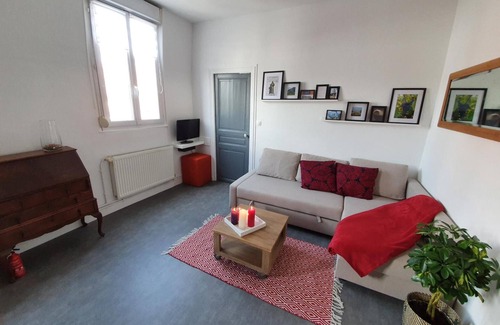 Epernay Apartment | Apartment 'The Clubhouse - Hypercentre Épernay' with Mountain View and Wi-Fi