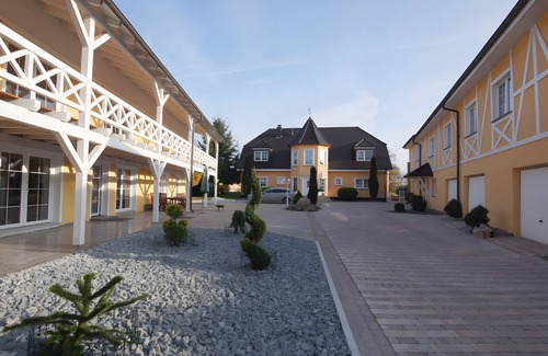 Schonebeck Apartment | Apartment 'Turmfalke' with Shared Terrace, Balcony and Wi-Fi