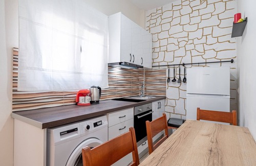 Kavos Apartment | Apartment 'Two Bedroom 1' with Balcony, Wi-Fi and Air Conditioning