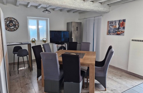 Feillens Apartment | Apartment 'Une Escale Au Calme' with Private Terrace, Private Garden and Wi-Fi