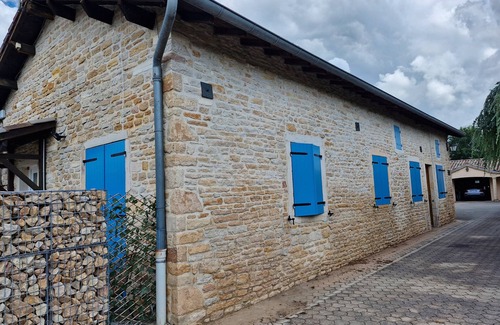 Feillens Apartment | Apartment 'Une Escale Au Calme' with Private Terrace, Private Garden and Wi-Fi